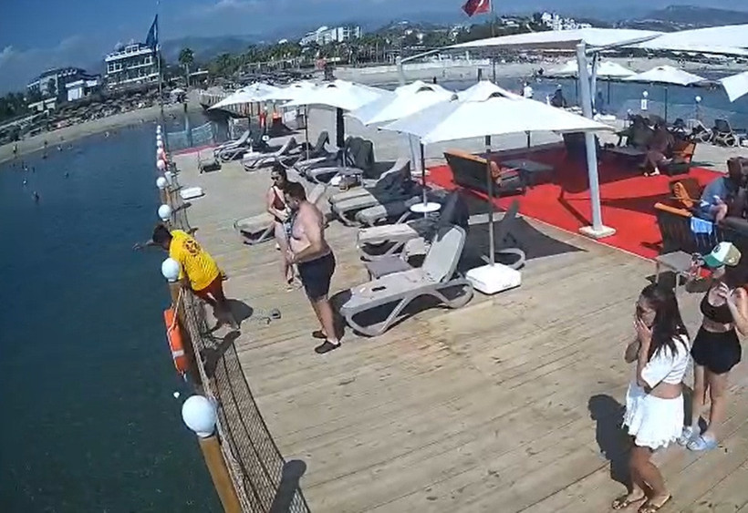 Alanya’da Kahreden Anlar Kamerada! Yasak Olduğu Halde Denize Atladı, Hayatını Kaybetti - Resim : 2
