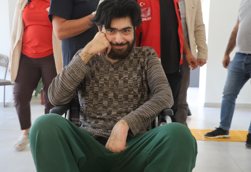 Türkiye Onu Konuşmuştu! 6 Şubat Depreminden Sonra Evden Çıkmayan Barış 3 Yıl Sonra İlk Kez Dışarı Çıktı - Resim : 3