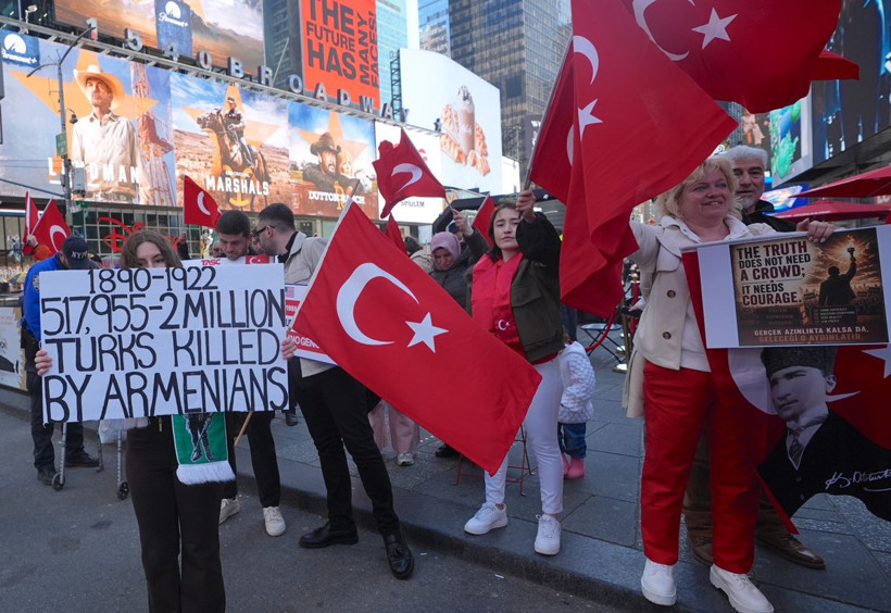 Times Meydanı’nda Mamdani'ye 'Karabağ' Protestosu: 'Gerçekleri Çarpıtmayın' - Resim: 11