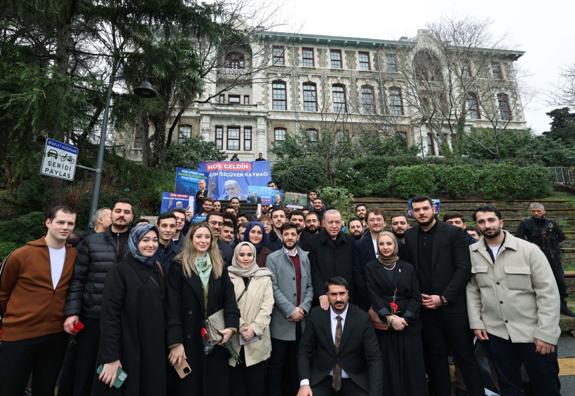 Boğaziçi'nde Karanfillerle Karşılandı... Cumhurbaşkanı Erdoğan'dan 'Belki Linçleneceğiz' Diyen Öğrenciye Dikkat Çeken Cevap - Resim: 3