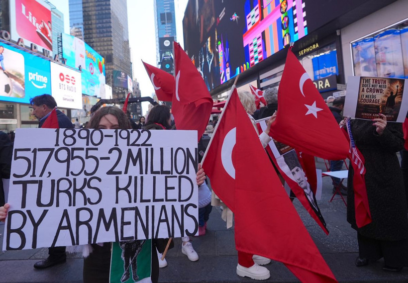 Times Meydanı’nda Mamdani'ye 'Karabağ' Protestosu: 'Gerçekleri Çarpıtmayın' - Resim: 12