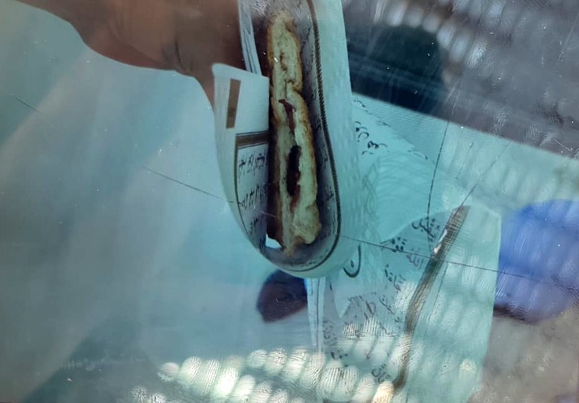 Gaziantep'i Ayağa Kaldıran Olay! Kantinci Kuran-ı Kerim Sayfalarını Tost Kağıdı Yaptı - Resim : 1