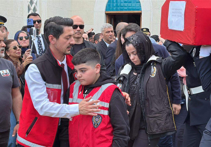 Şehitlerimiz Son Yolculuğuna Uğurlandı: Cenazede Kahreden Anlar! 'Samsun'un Yiğit, Van'ın Mert Bir Evladı' - Resim : 1