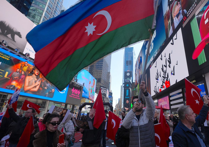 Times Meydanı’nda Mamdani'ye 'Karabağ' Protestosu: 'Gerçekleri Çarpıtmayın' - Resim: 5