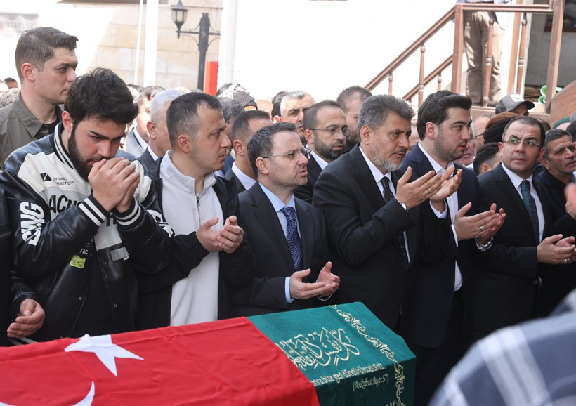 11 Yaşında 8 Fidan... Türkiye Okul Baskınında Ölen Yavrularını Uğurladı - Resim: 6