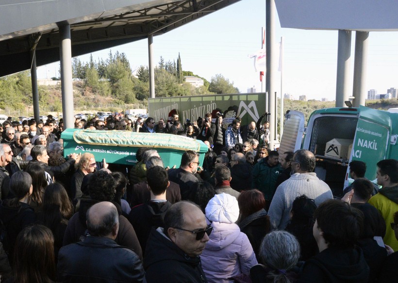 Ödüllü Keman Sanatçısına Acı Veda! Laçin Akyol Gözyaşlarıyla Son Yolculuğuna Uğurlandı - Resim : 4