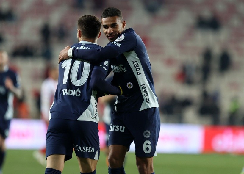 Fenerbahçe Teknik Direktörü Mourinho, Sivasspor Galibiyetinin Ardından Hedefte: Hatalarını Tek Tek Sıraladılar - Resim: 2