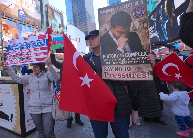 Times Meydanı’nda Mamdani'ye 'Karabağ' Protestosu: 'Gerçekleri Çarpıtmayın' - Resim: 8