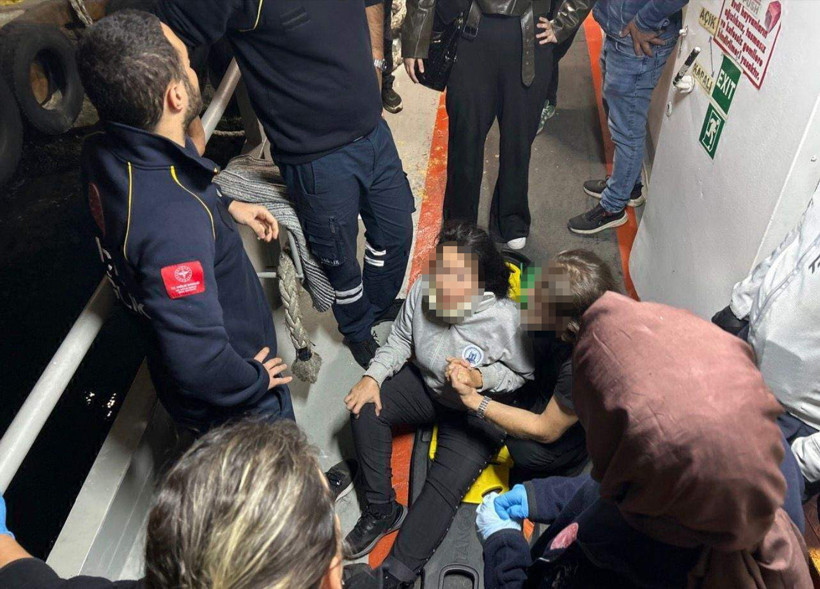 Boğaz'da Korku Dolu Anlar! Beşiktaş-Üsküdar Motoru, Kargo Gemisi ile Çarpıştı - Resim : 1