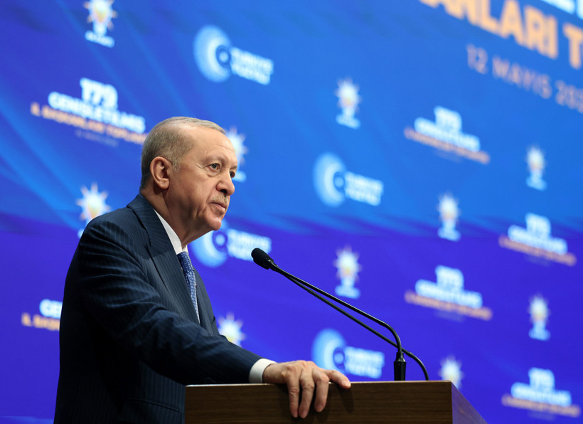 Burcu Köksal Resmen AK Parti'de! Rozetini Cumhurbaşkanı Erdoğan Taktı - Resim : 7