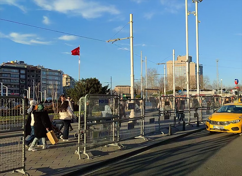 8 Mart Dünya Emekçi Kadınlar Günü Bu Yıl da Yasak! Binlerce Kadın 'Feminist Gece Yürüyüşü'nde - Resim : 1