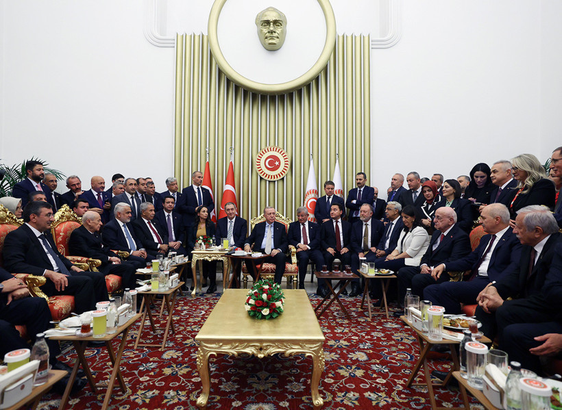 Siyaset Arenasında Dolu Dolu 24 Saat... Neler Oldu? İşte En Çok Konuşulan Fotoğraf... - Resim : 5