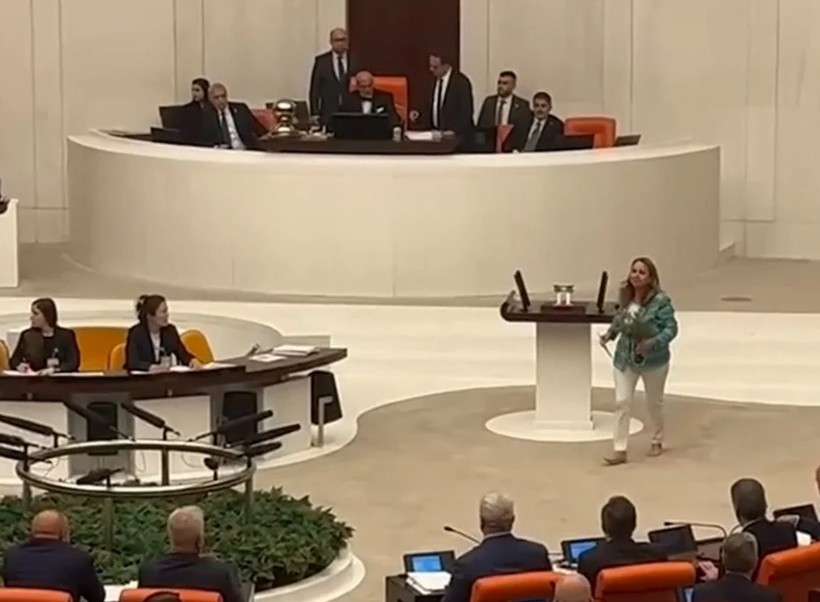 Meclis'te Daha Önce Görülmemiş Protesto... CHP'li Semra Dinçer Zeytinlikler İçin Kürsüye Böyle Çıktı! - Resim : 2