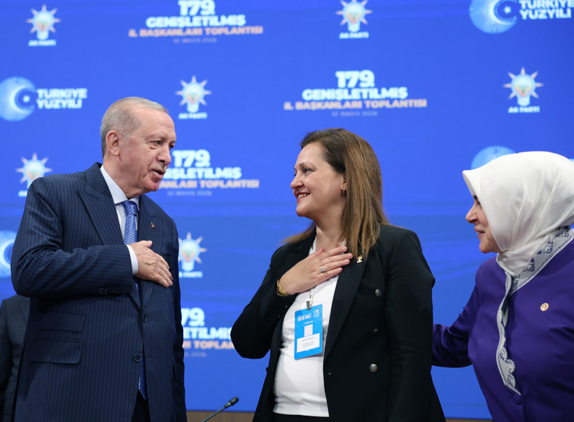 Burcu Köksal Resmen AK Parti'de! Rozetini Cumhurbaşkanı Erdoğan Taktı - Resim : 5