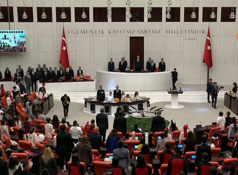 TBMM’de 23 Nisan Özel Oturumu'na Okul Saldırıları Damga Vurdu! Çocuk Başkan İnci Yıldız Şentürk’ün Sözleri Duygulandırdı - Resim : 1