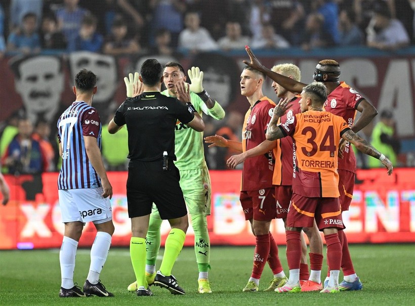 'Aslan' Trabzon'da Kükredi, Spor Yazarları Dev Maçı Değerlendirdi: 'Kendilerini Şampiyonmuş Gibi Görüp...' - Resim: 5