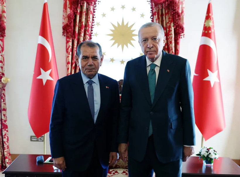 Cumhurbaşkanı Erdoğan, 4 Büyük Kulübün Başkanlarını Dolmabahçe'de Kabul Etti - Resim : 3