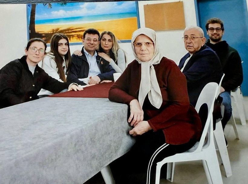 23 Mart'tan Bu Yana Tutuklu... İmamoğlu'ndan Cezaevinden İlk Fotoğraf - Resim : 1
