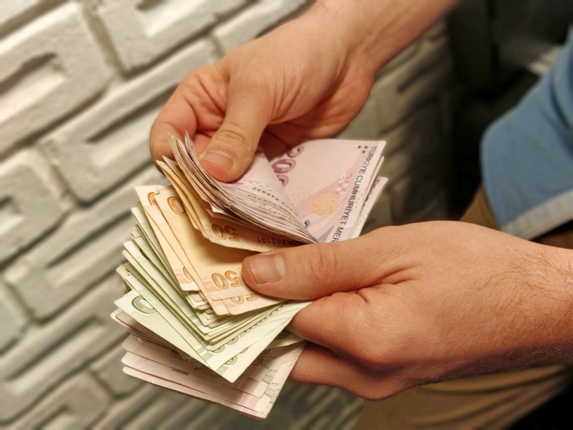Türkiye’nin Yoksulluk Karnesi! TÜİK, Şehir Şehir Genç Yaşlı Demeden Tek Tek Açıkladı: Bu Koşullardan 7 Tanesini Tutturamayanlar… - Resim: 11