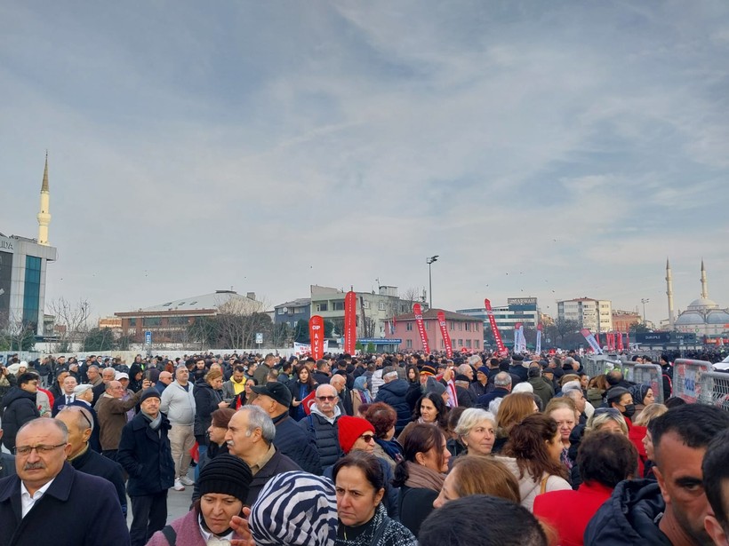 İBB Başkanı İmamoğlu İfade Verecek! Vatandaşlar Adliyede Toplanıyor - Resim : 3