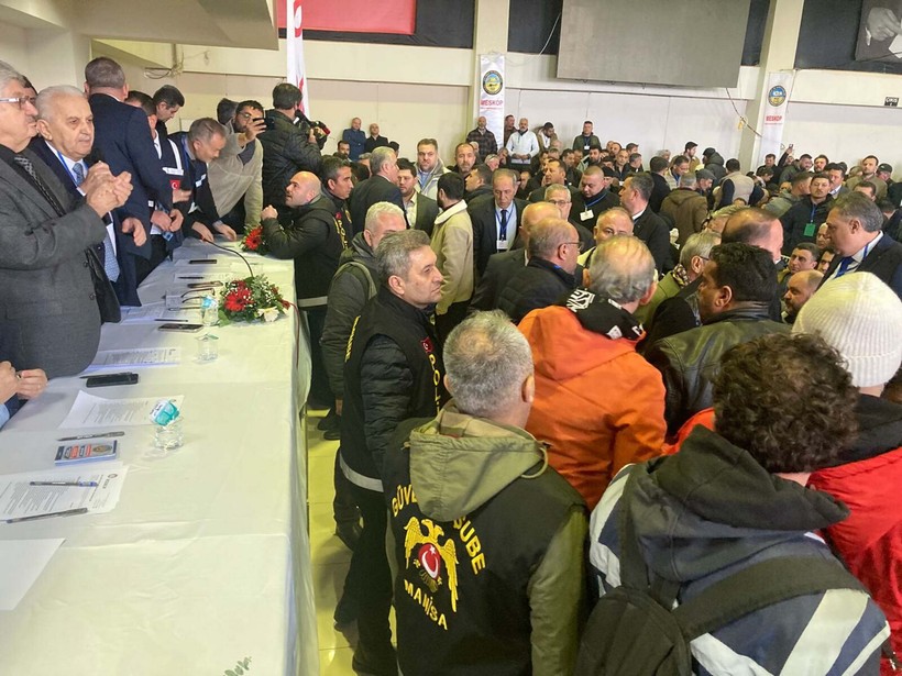 Kongrede Kriz: Yumruklar Havada Uçuştu, Başkan Maaşı 120 Bin TL'den 60 Bin TL'ye Düşürüldü - Resim : 5