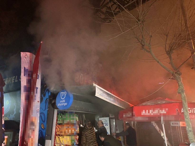 Yangında Mahsur Kalan Köpeği İtfaiye Ekipleri Kurtardı - Resim : 1