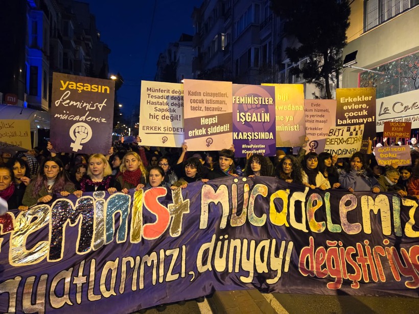 8 Mart Dünya Emekçi Kadınlar Günü Bu Yıl da Yasak! Binlerce Kadın 'Feminist Gece Yürüyüşü'nde - Resim : 4