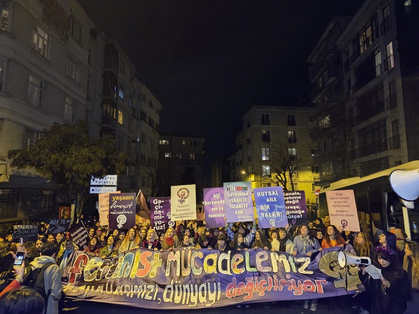 8 Mart Dünya Emekçi Kadınlar Günü Bu Yıl da Yasak! Binlerce Kadın 'Feminist Gece Yürüyüşü'nde - Resim : 6