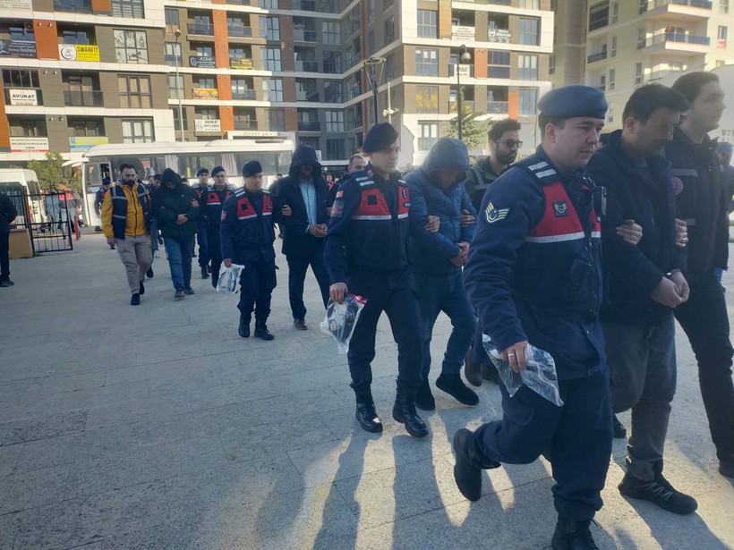 Gümrükteki Rüşvet Soruşturmasında 23 Tutuklama - Resim : 1