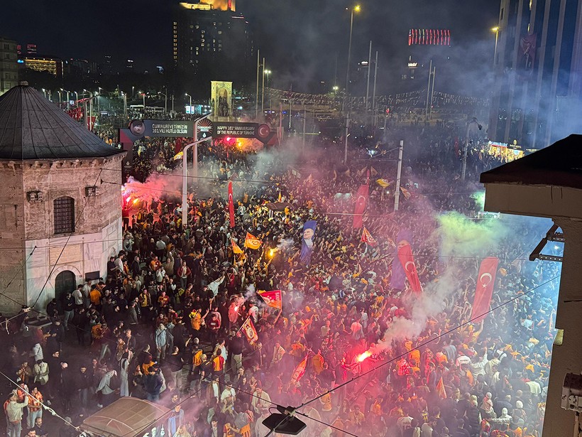 Galatasaray'ın 5. Yıldız Kutlamaları: Rams Park’ta Gala Gecesi ve Yenikapı’da Dev Şölen! - Resim : 5