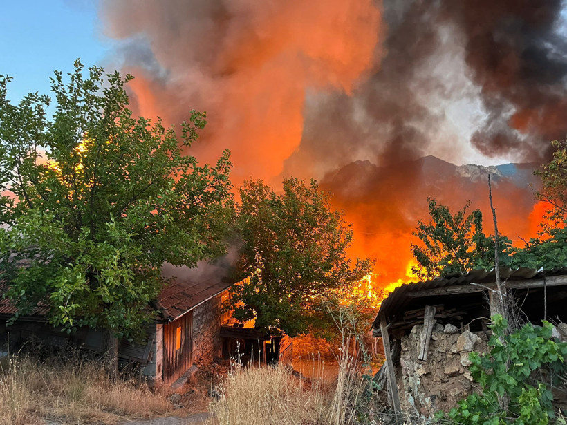 Balıkesir’de Kahreden İzler! 15 Evde Can Yakan Görüntü… Hepsi Küle Döndü - Resim : 3