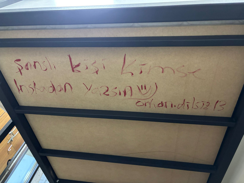İstanbul'daki KYK Kız Yurdunda Kan Donduran Görüntüler: Öğrencilerin Odasında Yaz Boyu 'Sapıklar' Kalmış - Resim : 4
