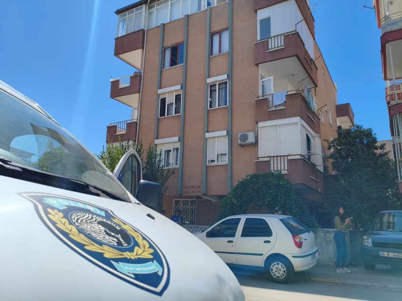 Antalya’da Akılalmaz Olay! Ölen Babasıyla 3 Gün Aynı Evde Kaldı, Gerçeği Ablasının İhbarı Ortaya Çıkardı - Resim : 1