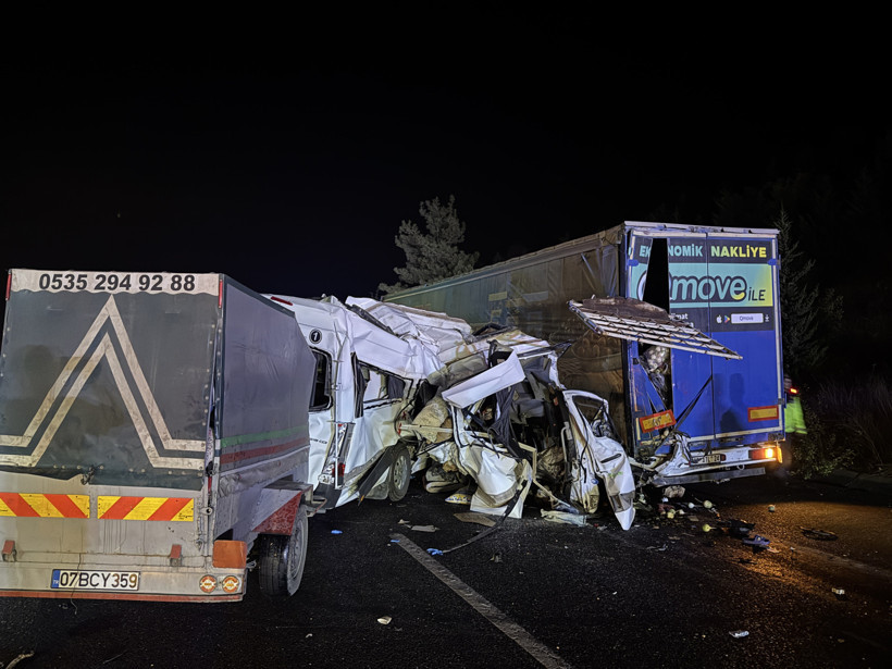 3 Kişi Hayatını Kaybetmiş, 16 Kişi Yaralanmıştı! Mersin’deki Faciada Minibüs Sürücüsü Tutuklandı - Resim : 1