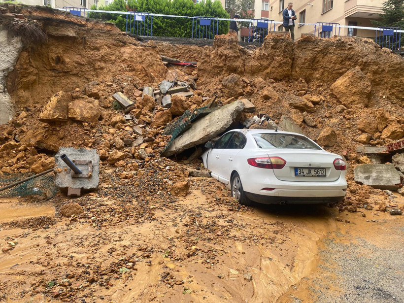 İstinat Duvarı Araçların Üzerine Çöktü! Maltepe’de Korku Dolu Anlar - Resim : 3
