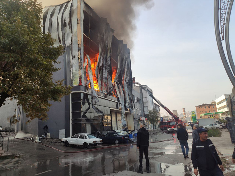 Kocaeli'deki Görgü Tanığı Göz Göre Göre Gelen Faciayı Anlattı: Daha Önce Şikayet Edildi, Yangın Tüpü Bile Yoktu - Resim : 3