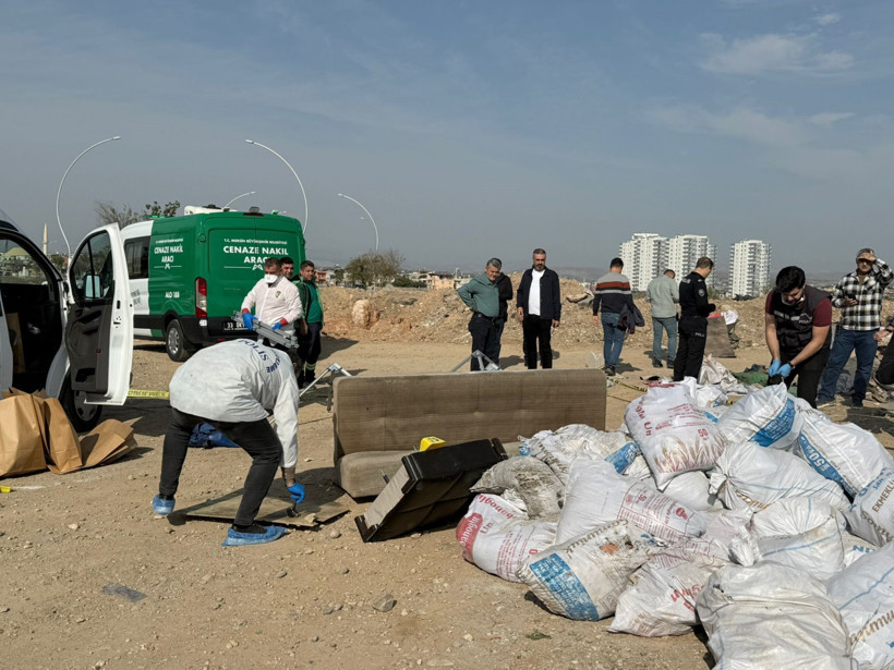Çekyattan Vahşet Çıktı! Bıçaklayıp, Tuzlayıp Halıya Sarmışlar - Resim : 1