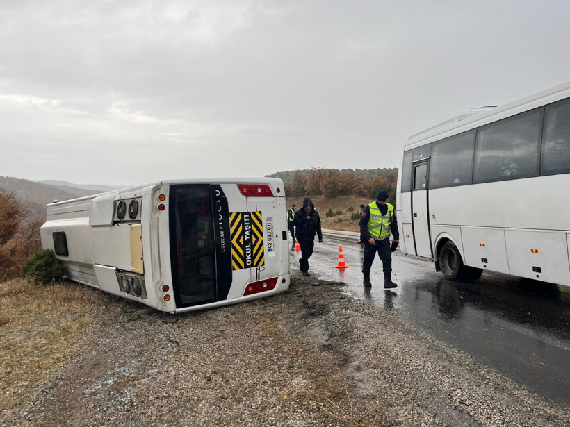 Konya'da Okul Servisi Devrildi: Çok Sayıda Yaralı Var - Resim : 1