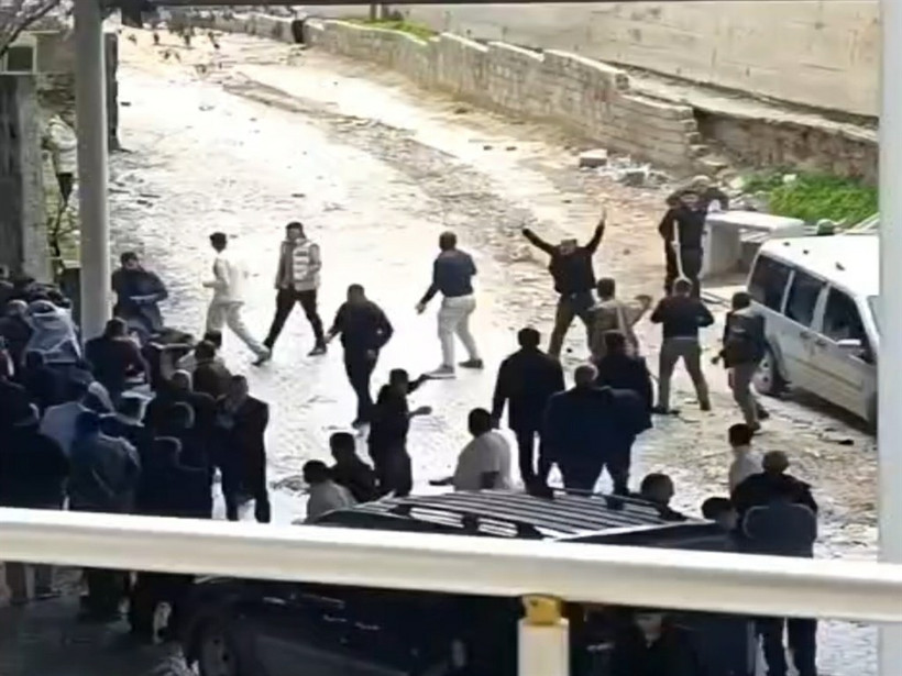 Çocukların Kavgası Faciaya Dönüştü! Mahalle Savaş Alanına Döndü! Çok Sayıda Ölü ve Yaralı Var - Resim : 2