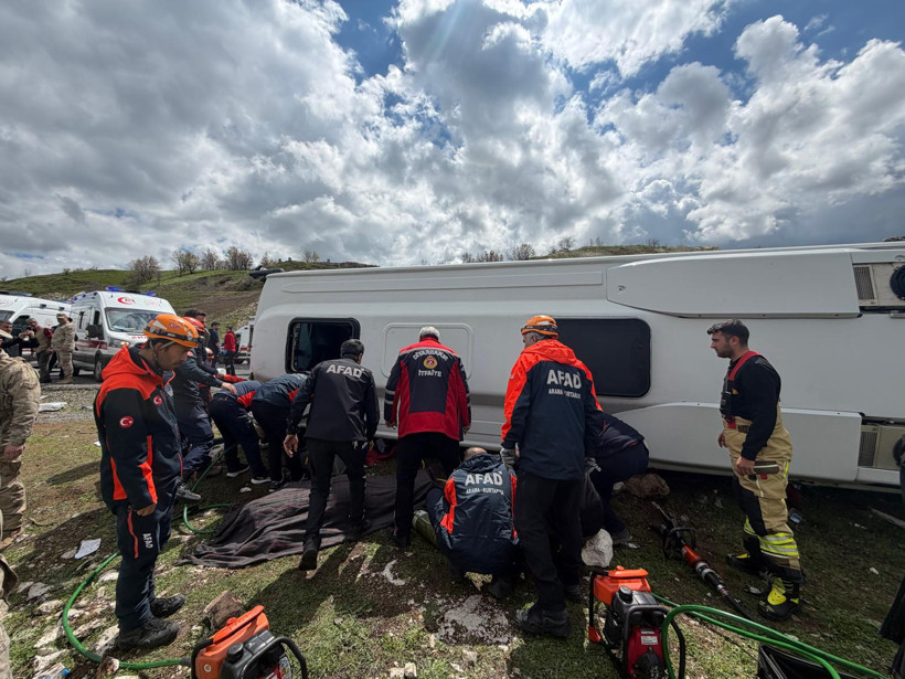 Diyarbakır Bingöl Yolunda Feci Kaza, Ölü ve Yaralılar Var - Resim : 1