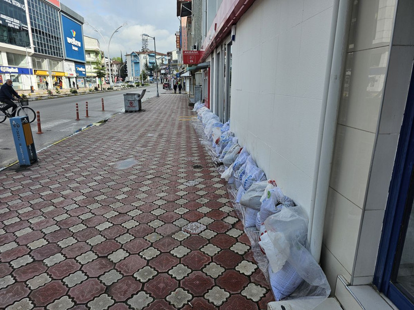 Baraj Taşma Noktasına Geldi, Tokat'ta Büyük Tahliye Başladı! Evler ve İş Yerleri Apar Topar Boşaltılıyor - Resim: 3