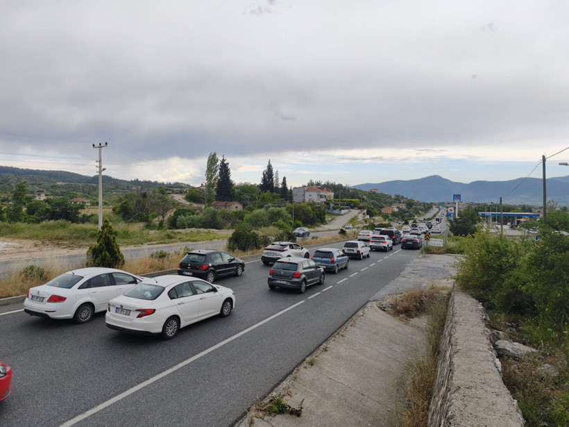 Ne İleri Ne Geri... Muğla Kilitlendi, 22 Kilometrelik Araç Kuyruğu! - Resim : 4
