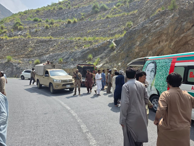 Pakistan'da Katliam Gibi Kazada 40 Kişi Hayatını Kaybetti - Resim : 1