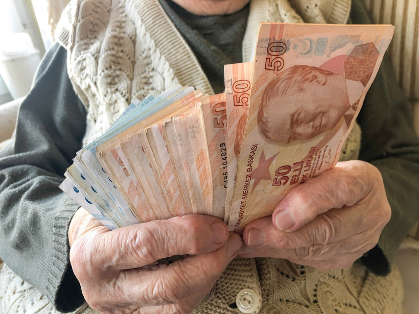 SGK'dan Emekli Maaşına Kesinti Kararı, Kimlerin Maaşından Ne Kadar Kesilecek? - Resim : 1
