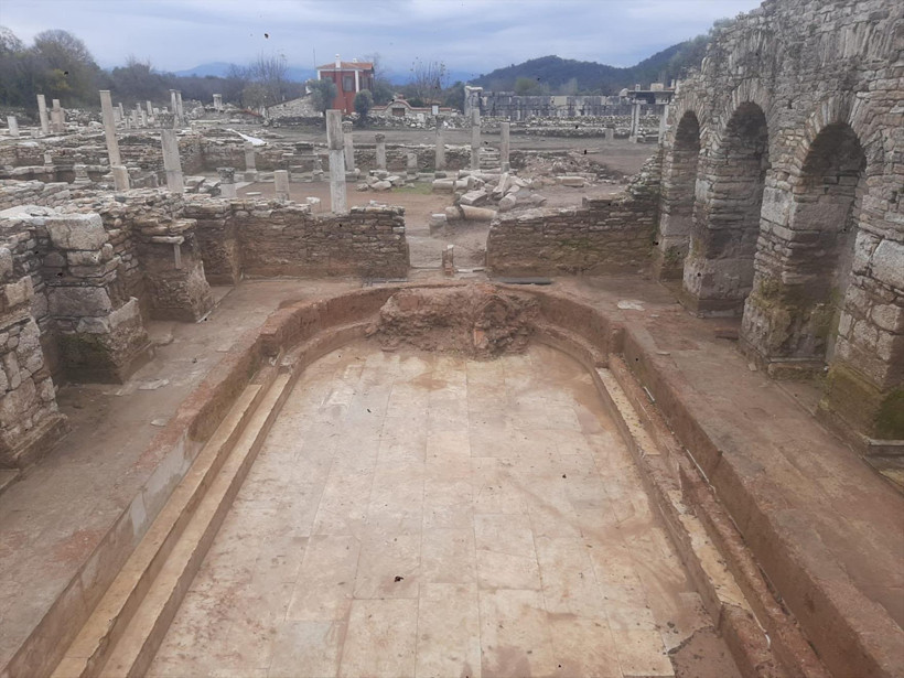 Zaman Stratonikeia'da Durdu: Roma Hamamı Kazısından 1900 Yıllık Çocuk Ayak İzleri Çıktı - Resim : 2