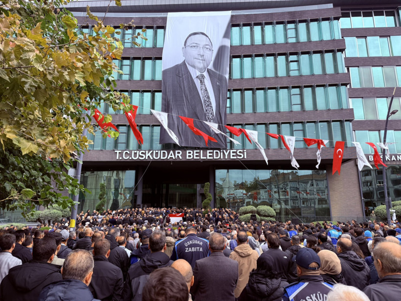 Dündar Ziya Gültekin Son Yolculuğuna Uğurlanıyor! Belediye Önünde Helallik Alındı - Resim : 1