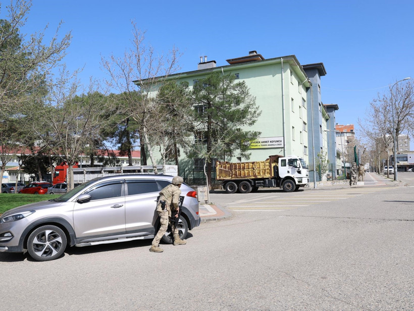 Şanlıurfa'da Liseye Kanlı Baskın: Av Tüfeğiyle Girdi, Rastgele Ateş Açtı! Yaralılar Var - Resim : 1