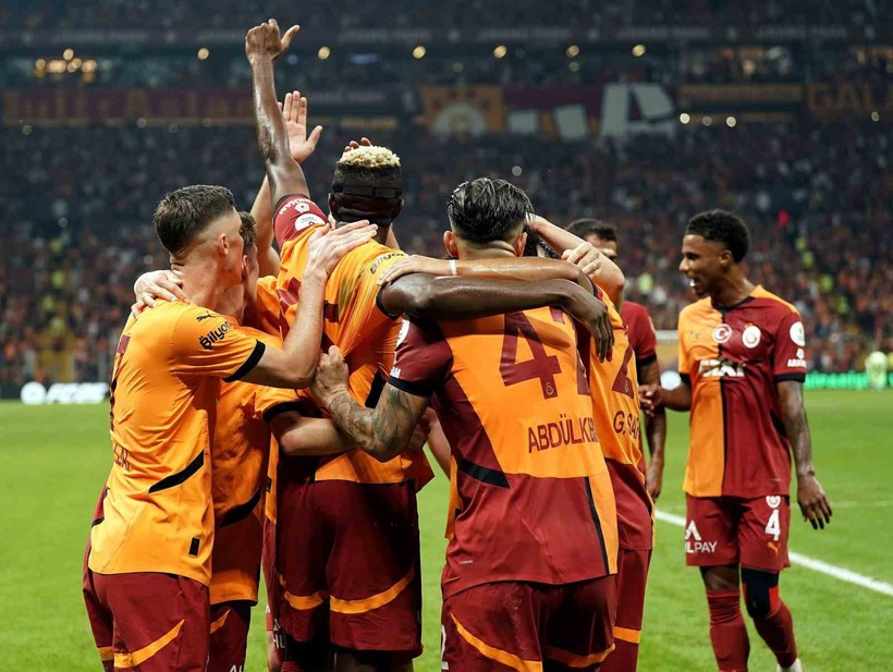 Galatasaray'ın UEFA Şampiyonlar Ligi'nde Muhtemel Rakipleri Belli Oldu - Resim : 1