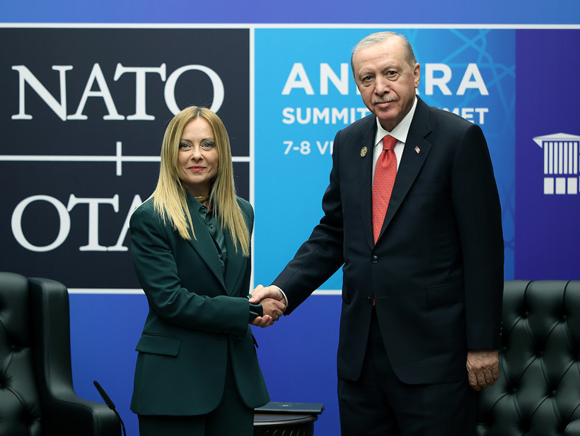 NATO Zirvesi'nde Cumhurbaşkanı Erdoğan'dan Peş Peşe Kritik Temaslar - Resim : 2
