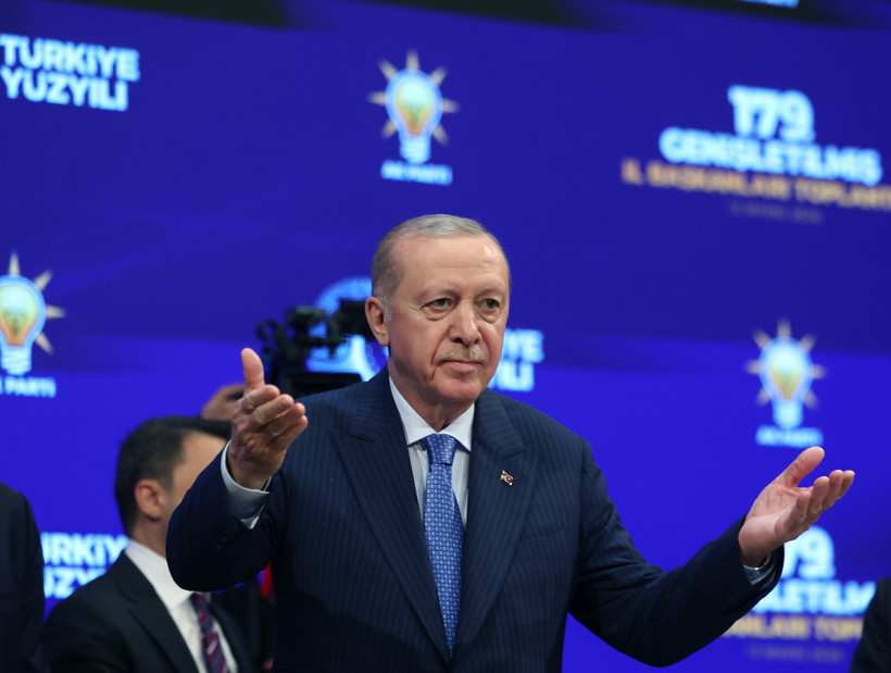 Burcu Köksal Resmen AK Parti'de! Rozetini Cumhurbaşkanı Erdoğan Taktı - Resim : 6